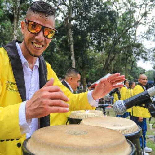 Disfruta de la Orquesta Sinfónica Color Esperanza en los destinos turísticos de El Salvador. ¡No te pierdas la oportunidad de vivir una experiencia cultural única! Foto: MITUR