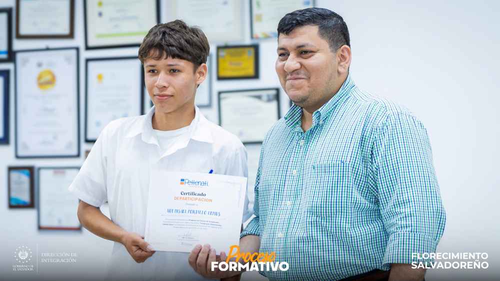 Jóvenes salvadoreños participan en actividades del Proceso Formativo para acceder a becas de la Dirección de Integración, abriendo oportunidades educativas en el país. Foto: Dirección de Integración 