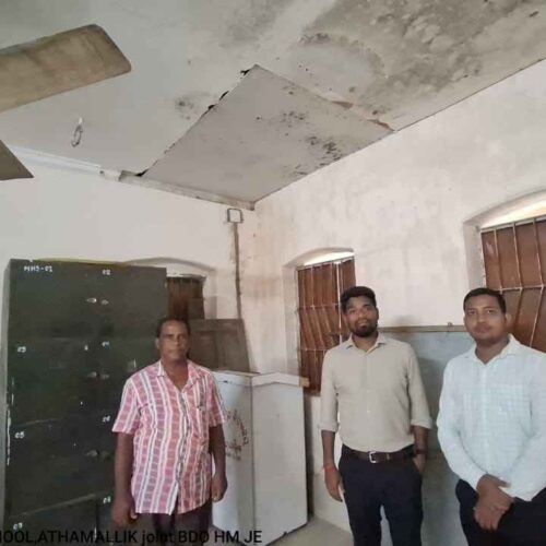 Equipos de rescate trabajan en el lugar de la devastadora tragedia, donde el colapso de un techo escolar por monzones cobró vidas de niños en la India. Foto: District Administration, Angul