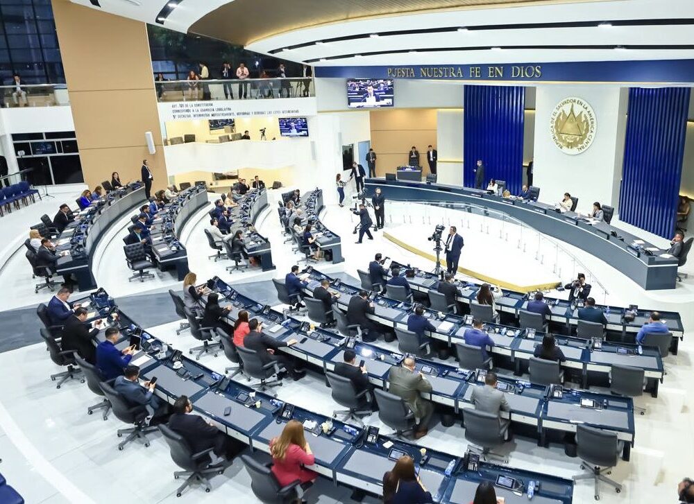 El presidente de la Asamblea Legislativa de El Salvador, Ernesto Castro, manifestó su apoyo a la propuesta de salir del PARLACEN. Foto: Cortesía.
