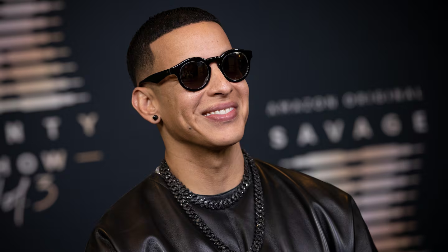 Daddy Yankee en el estudio de grabación trabajando en su nueva canción de temática cristiana. Foto: @daddyyankee