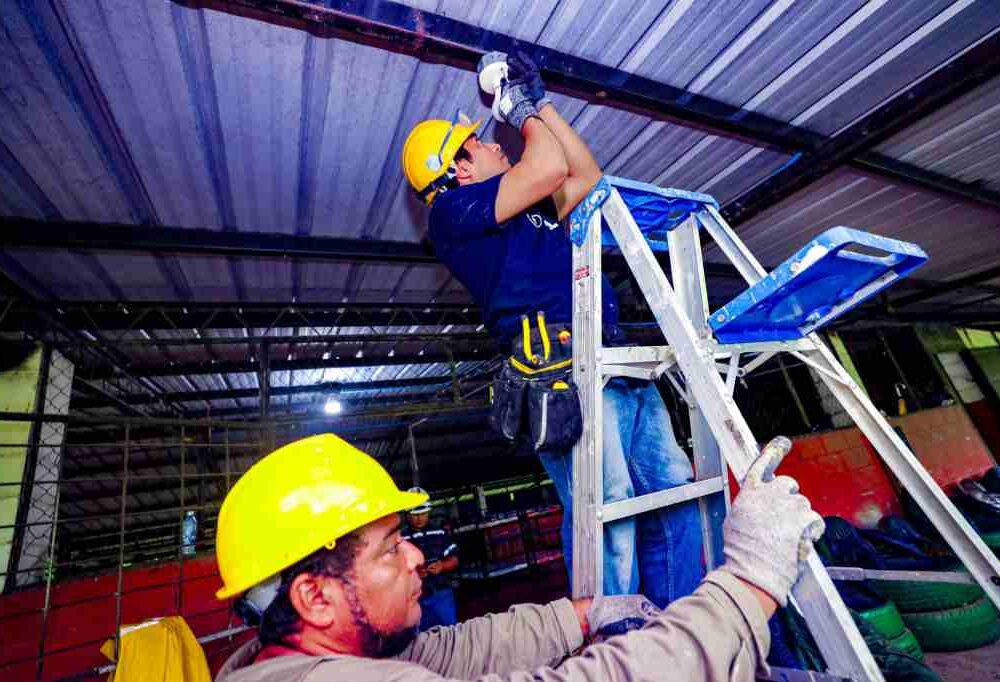 El Banco Interamericano de Desarrollo (BID) apoya a El Salvador en su meta de acceso universal a la energía eléctrica. Foto: CEL