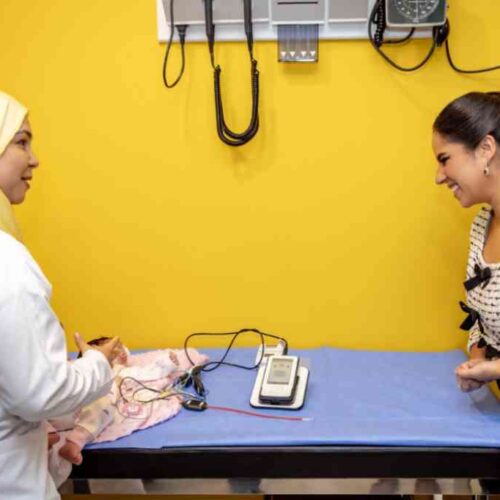 La Primera Dama Gabriela de Bukele y la Princesa Lalla Asmaa en la Fundación Lalla Asmaa para Niños Sordos en Rabat. Foto: Casa Presidencial.