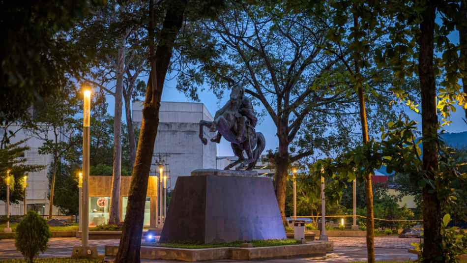 Plaza Bolívar renovada con una inversión de $2.5 millones. Foto: Mario Durán, alcalde.