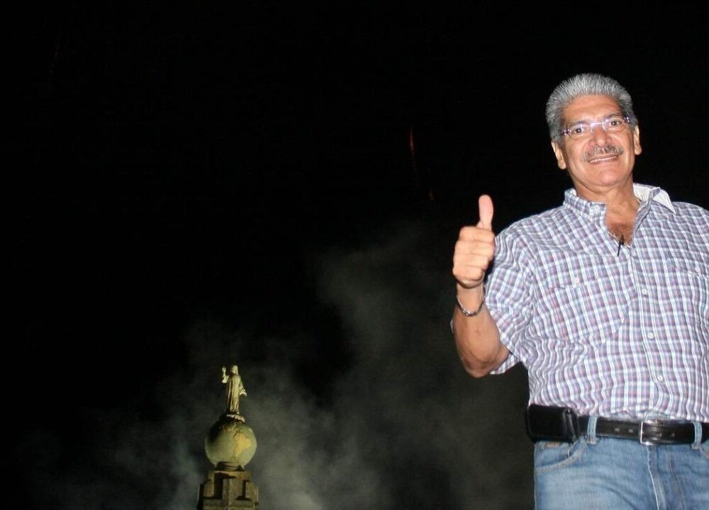 Norman Quijano es la figura principal de un debate sobre el fuero parlamentario y el alcance judicial del PARLACEN. Foto: Archivo.