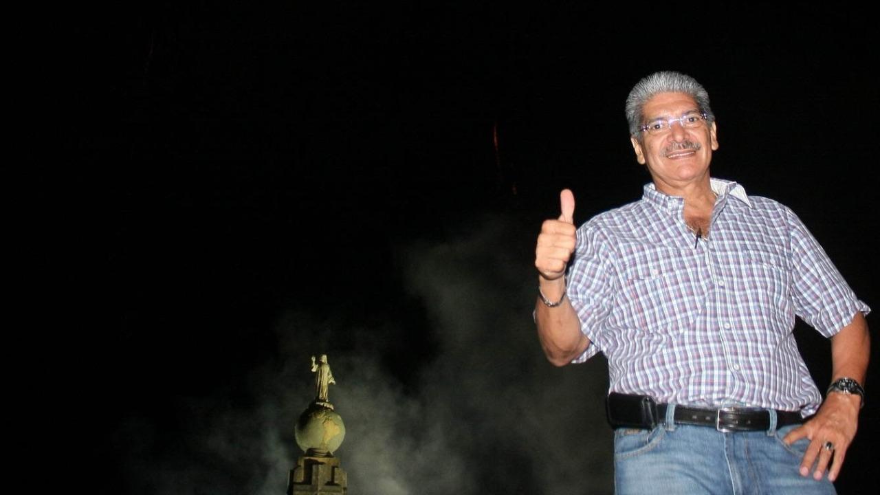 Norman Quijano es la figura principal de un debate sobre el fuero parlamentario y el alcance judicial del PARLACEN. Foto: Archivo.