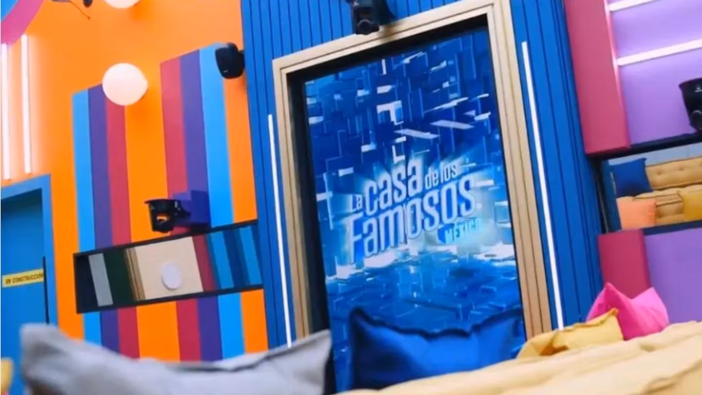 Escenografía alusiva al programa donde Arath de la Torre decidió no volver a participar. Foto: La Casa de los Famosos México abre sus puertas (Foto: TikTok @axelarmijo)
