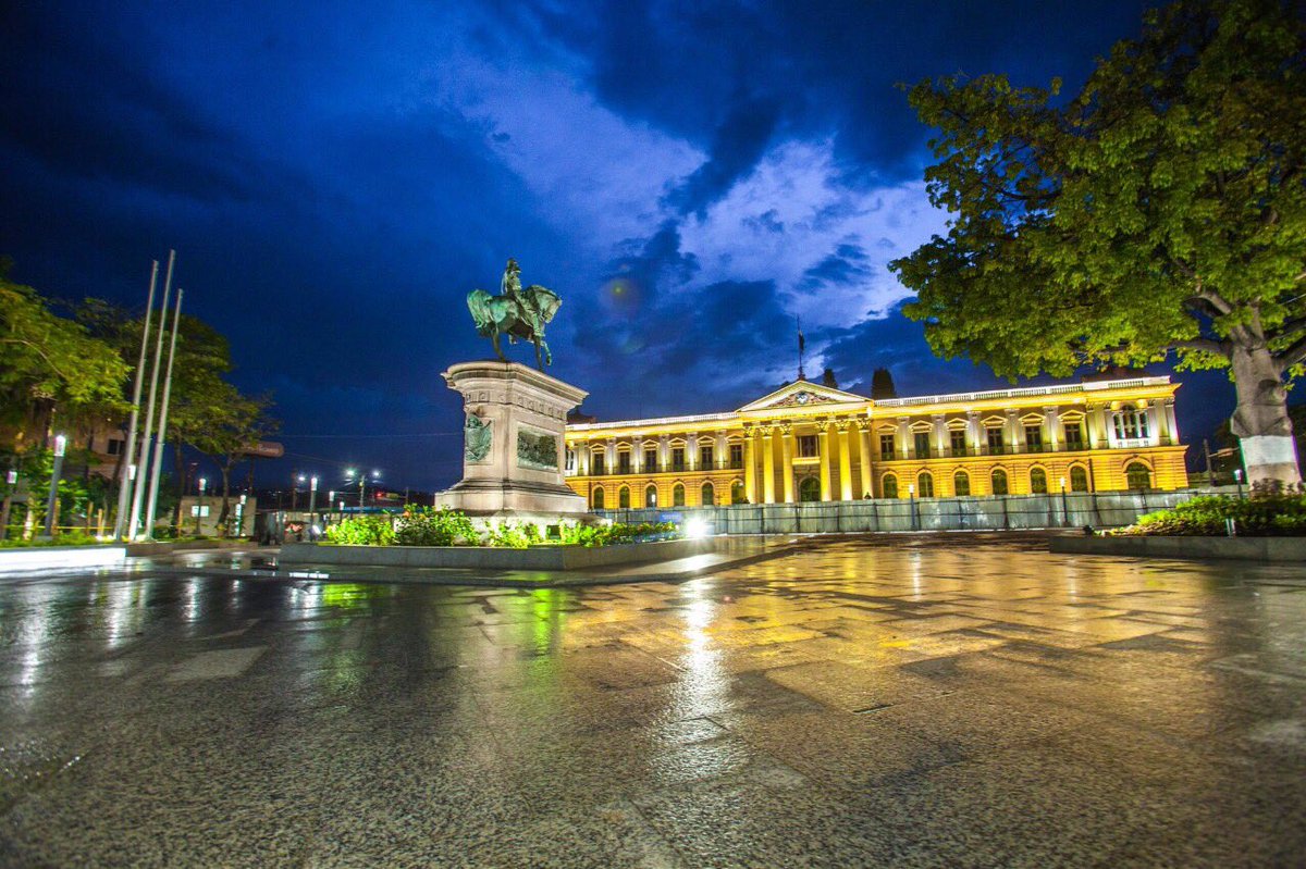 Vista del Centro Histórico de San Salvador, preparado para recibir turistas durante las vacaciones agostinas. Foto: Ministerio de Turismo de El Salvador