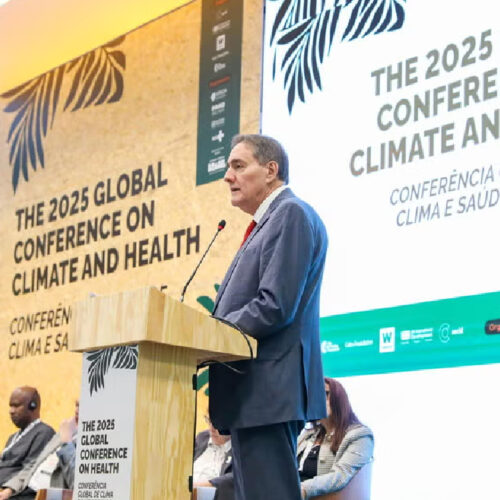 Dr. Jarbas Barbosa en la Conferencia Mundial sobre Clima y Salud 2025, donde alertó sobre las amenazas climáticas a la salud. Foto: PAHO/WHO.