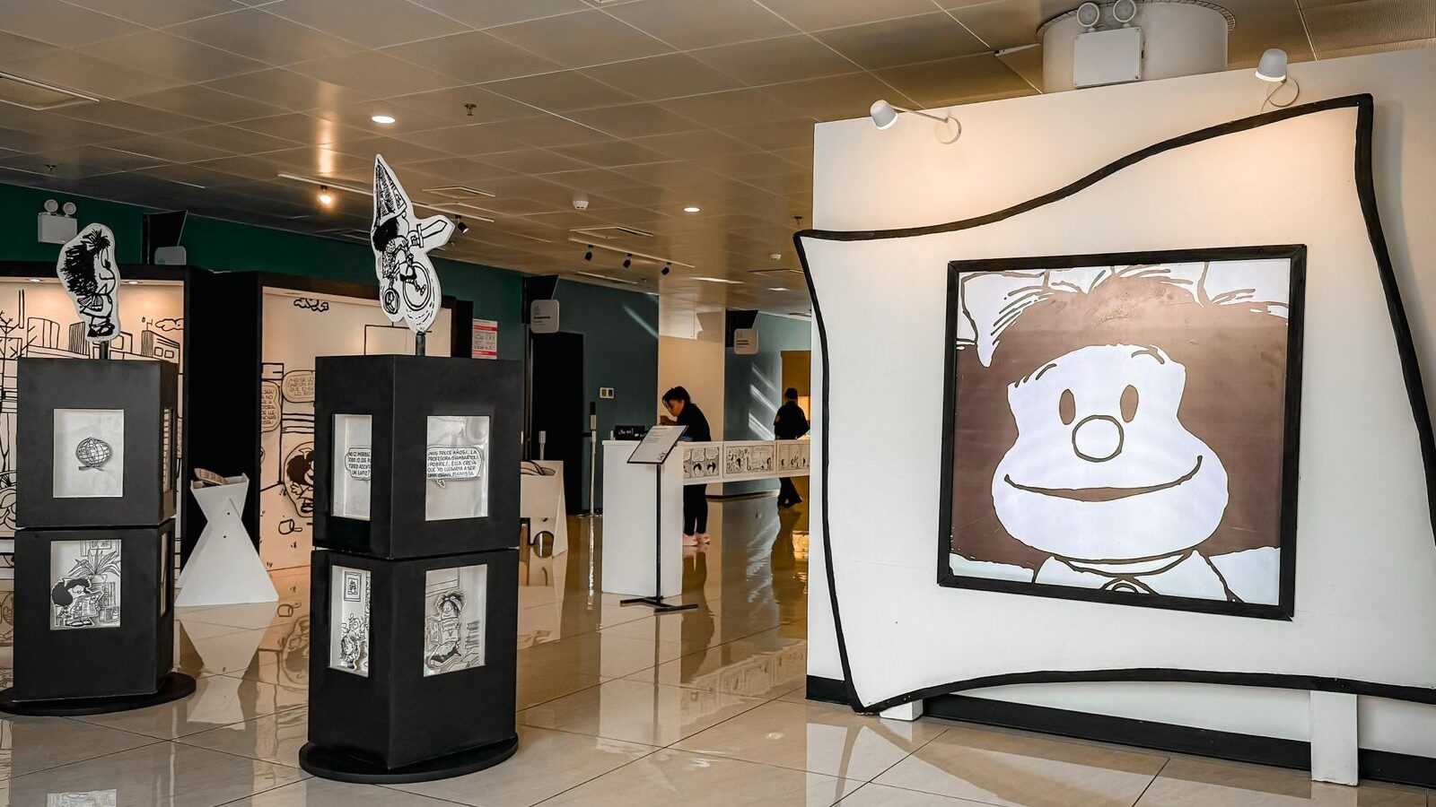 Exposición "El mundo según Mafalda" en la Biblioteca Nacional de El Salvador. Foto: BINAES