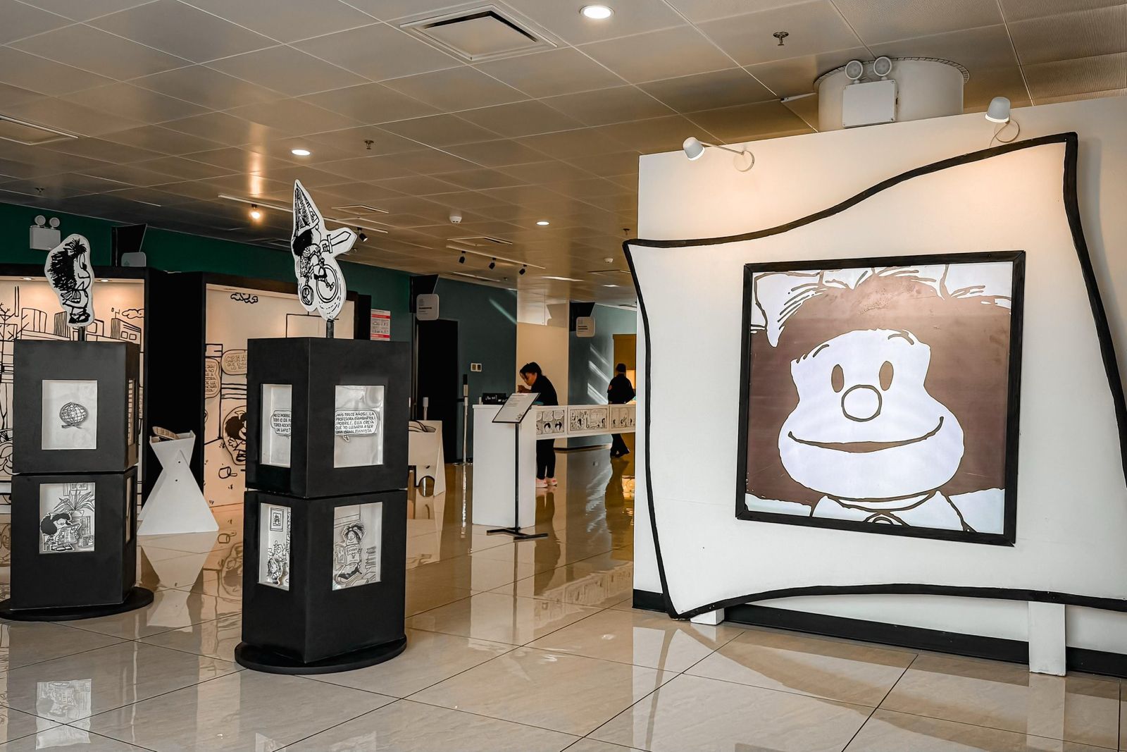 Exposición "El mundo según Mafalda" en la Biblioteca Nacional de El Salvador. Foto: BINAES