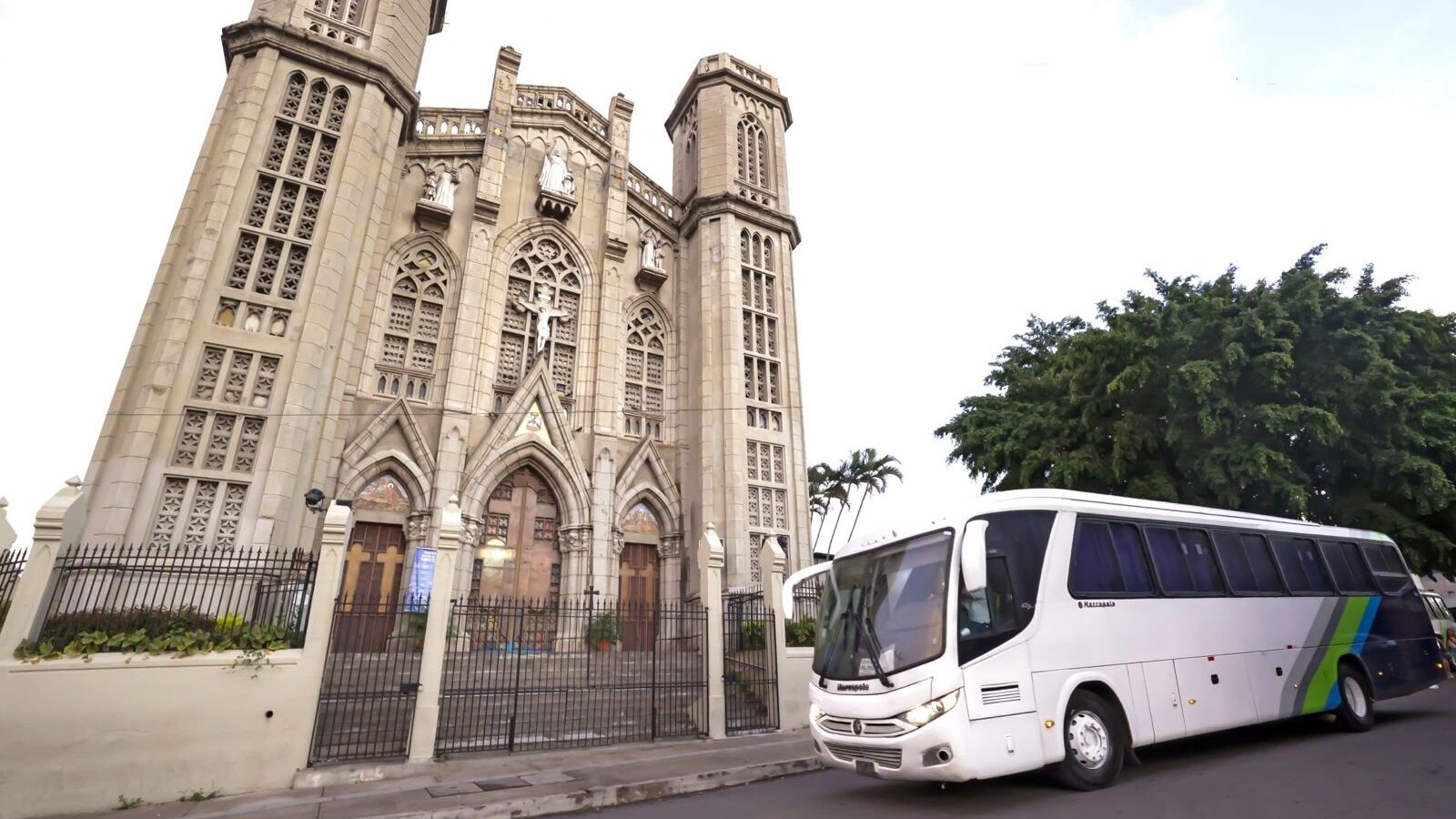 Buses Alegres ofrecen viaje a la Terminal Turística San Sebastián. Foto: ISTU