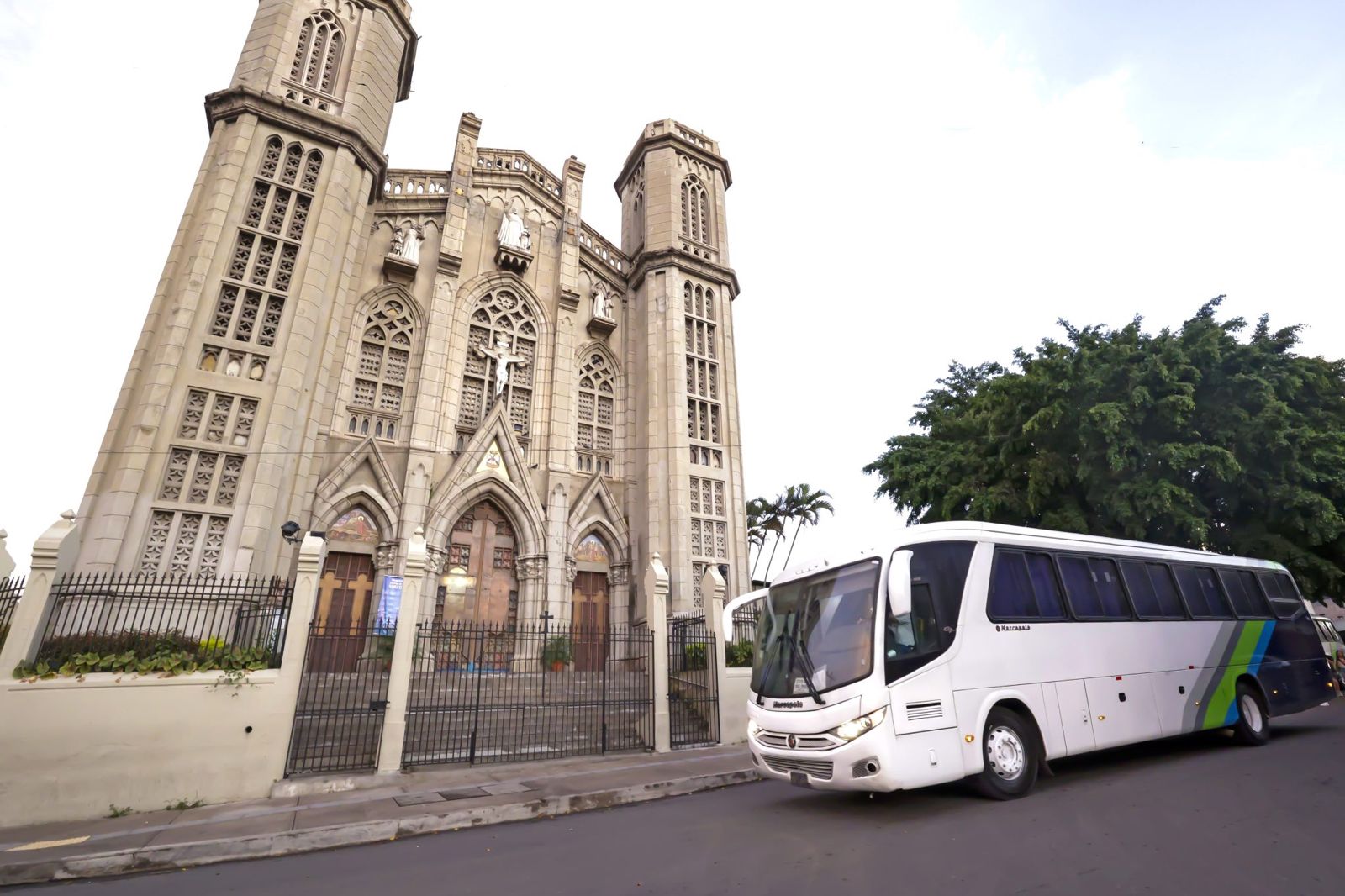 Buses Alegres ofrecen viaje a la Terminal Turística San Sebastián. Foto: ISTU