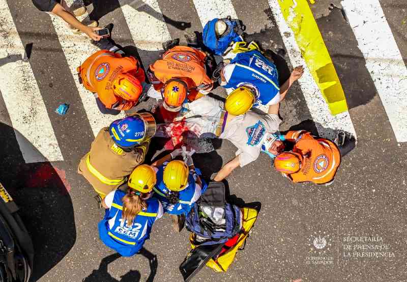 SIMULACRO. se llevó a cabo un simulacro de accidente de tránsito con el fin de generar conciencia sobre las consecuencias de la imprudencia al volante. Foto: Secretaría de Prensa.
