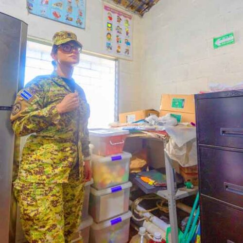 La ministra de Educación, Karla Trigueros, conoció la realidad de los centros escolares en el centro y oriente del país. Foto: MINEDUC.