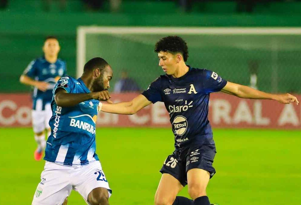 Alianza FC empató 0-0 con Antigua GFC en su debut en la Copa Centroamericana, pero el encuentro fue seguido por una polémica. Foto: Alianza FC