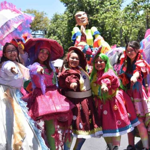 La alborada y el desfile del correo marcan el inicio de las festividades de San Salvador. Foto: Fralex