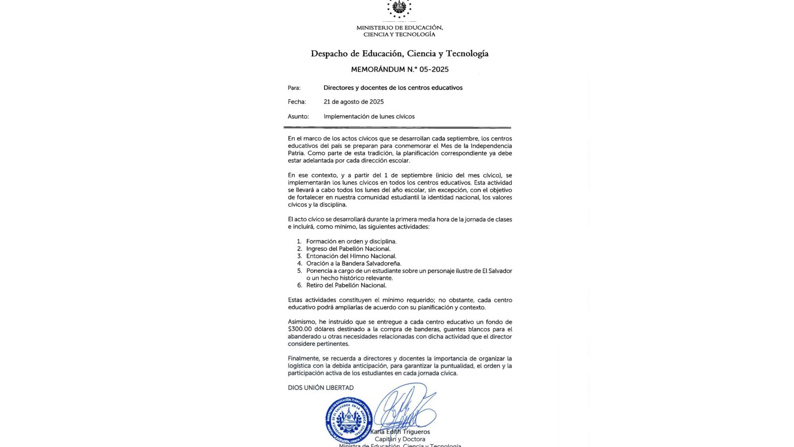 Estudiantes y docentes se preparan para el inicio de los Lunes Cívicos en los centros educativos de El Salvador. Foto: Ministerio de Educación.