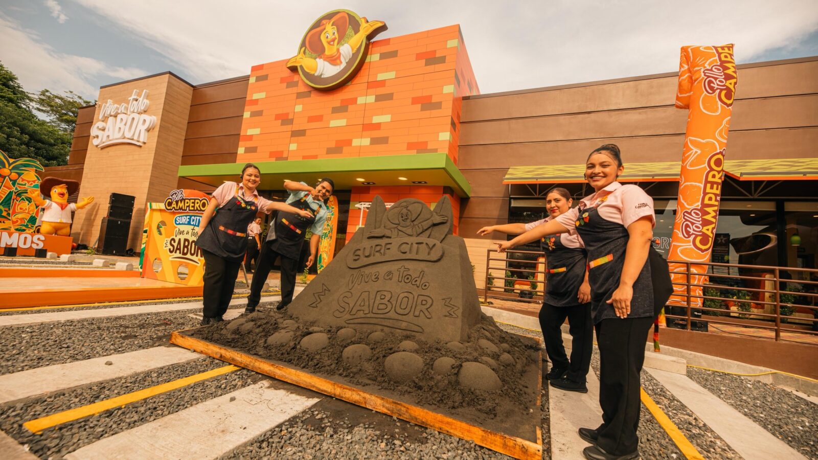 Pollo Campero celebra la apertura de su restaurante número 70 en El Salvador. Foto: Cortesía Corporativo CM.
