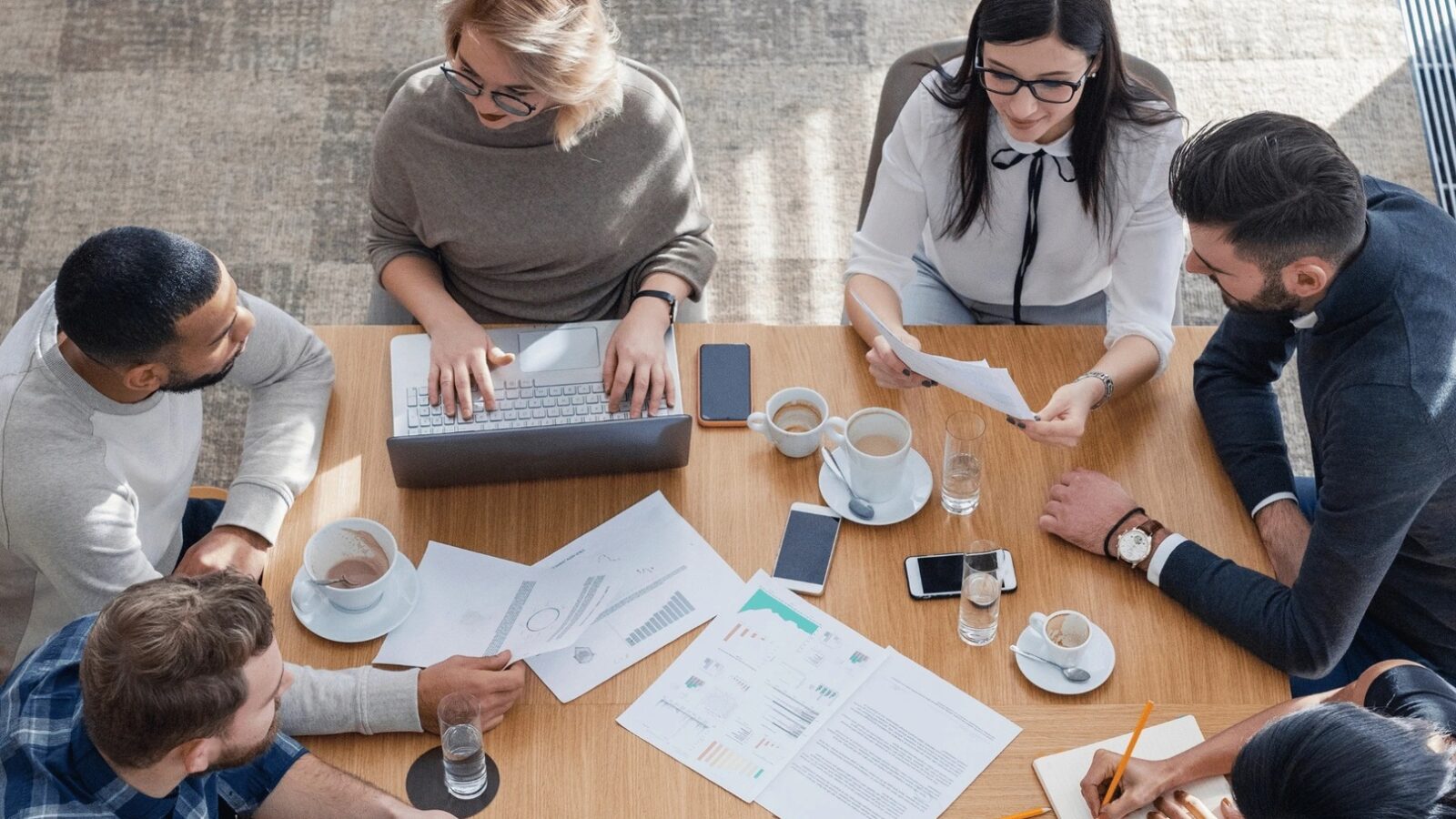 La desconexión digital se consolida como un derecho esencial para el bienestar laboral en la era de la hiperconectividad. Foto: Ilustración