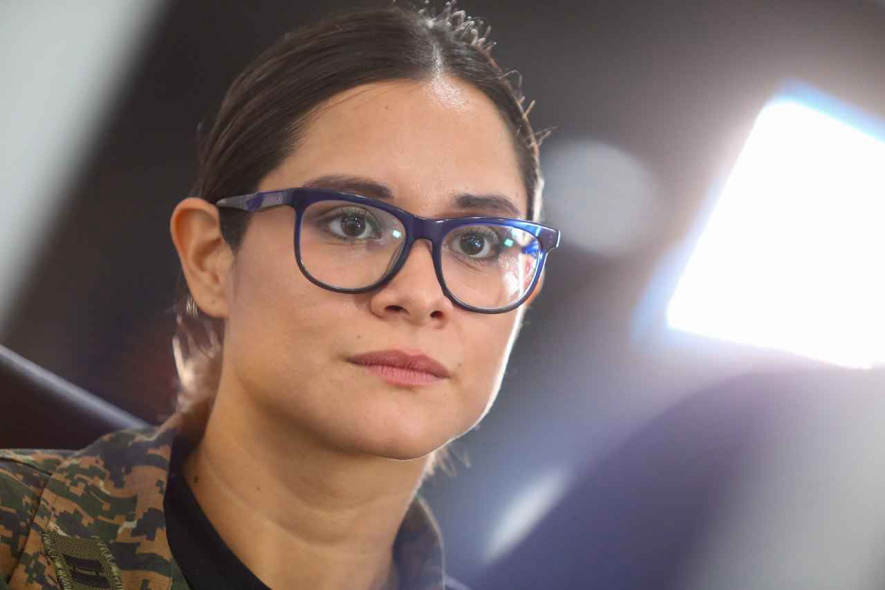 La nueva Ministra de Educación, Karla E. Trigueros, fue juramentada por el presidente Nayib Bukele, generando reacciones positivas en redes sociales. Foto: @secprensa