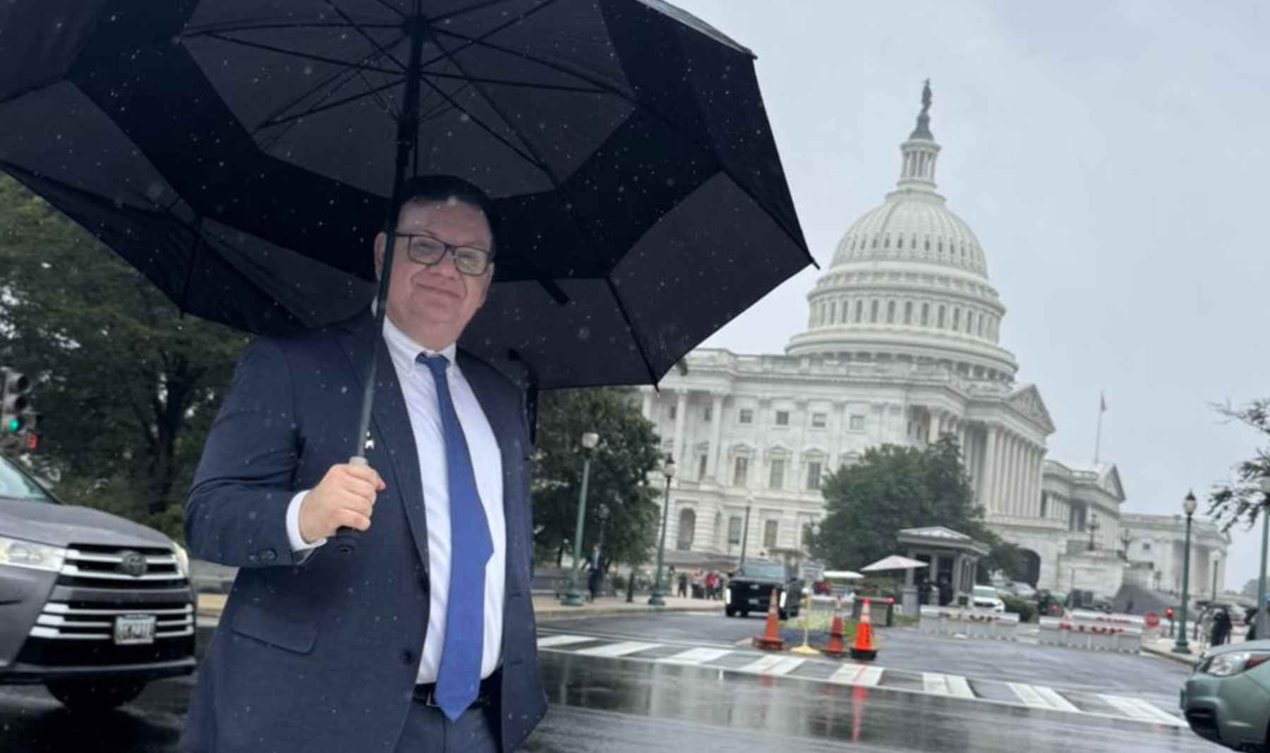 Christian Guevara rompe silencio: Tras 3 años sin visa, posa frente al Capitolio con mensaje: "El tiempo nos dio la razón". Foto: X
