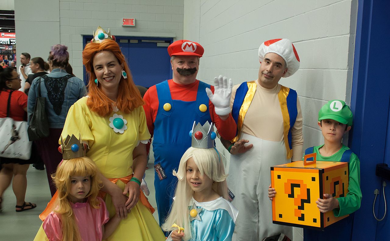 Super Mario Bros, lanzado hace 40 años, sigue siendo un fenómeno cultural que trasciende generaciones y fronteras. Foto: Wikimedia Commons / Pikawil.
