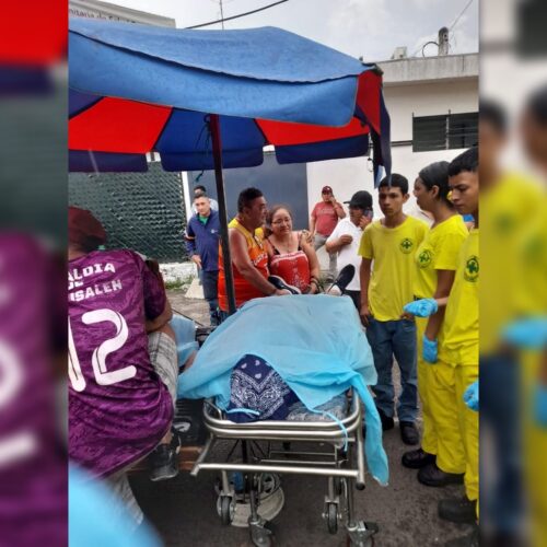 Ricardo Solórzano y Donis Monterroza murieron tras impacto de rayo en cancha de Ingenio La Cabaña, El Paisnal. Foto: Comandos de Salvamento.