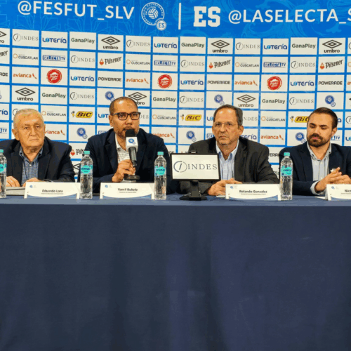 Autoridades de la FESFUT y el INDES informan sobre las sanciones de la FIFA, el contrato de Eduardo Lara y los desafíos del fútbol salvadoreño. Foto: Fesfut_SV.