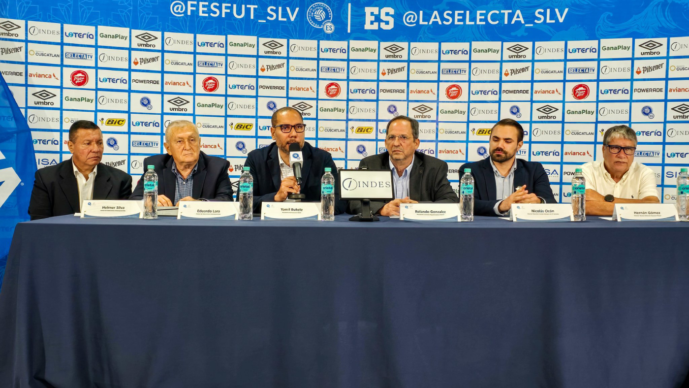 Autoridades de la FESFUT y el INDES informan sobre las sanciones de la FIFA, el contrato de Eduardo Lara y los desafíos del fútbol salvadoreño. Foto: Fesfut_SV.