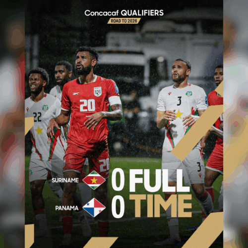 Jugadores de Surinam (en rojo) y Panamá (en blanco) en acción durante el partido, con el marcador final 0-0 destacado en la imagen. Foto: @Concacaf.