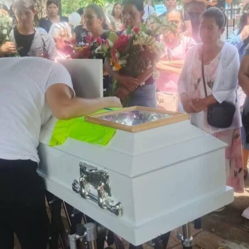 Un menor perdió la vida tras atragantarse con una uva, lo que alerta sobre los peligros de los alimentos pequeños y la necesidad de supervisar a los niños al comer. Foto: Cortesía.