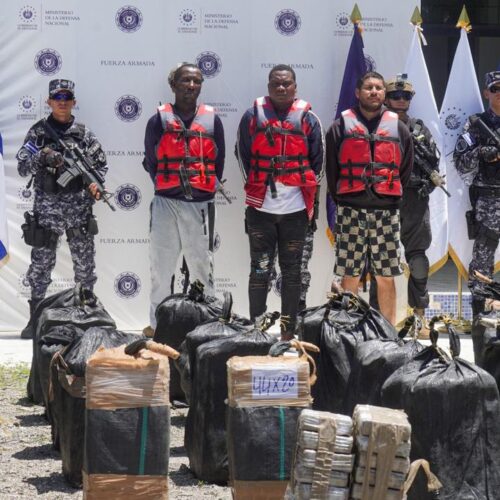 Operación de la Marina salvadoreña en el Pacífico incautó 1,4 toneladas de drogas. Total 2025: 37.2 toneladas por $932 millones. Foto: Archivo.