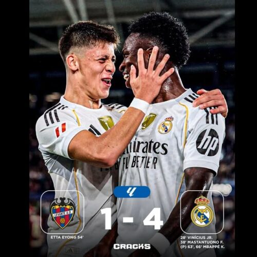 Kylian Mbappé celebra su doblete junto a sus compañeros tras la goleada 4-1 del Real Madrid sobre el Levante en el Santiago Bernabéu. Foto: Cortesía.
