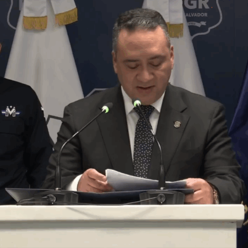 El Fiscal General, Rodolfo Delgado, anuncia la desarticulación de la banda transnacional "Escudo Virtual", acusada de estafa, hurto y lavado de dinero por casi $6 millones. Foto: FGRSV.