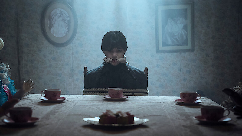 Jenna Ortega como Miércoles Addams en un momento icónico de la nueva temporada. Foto: Tudum / Netflix