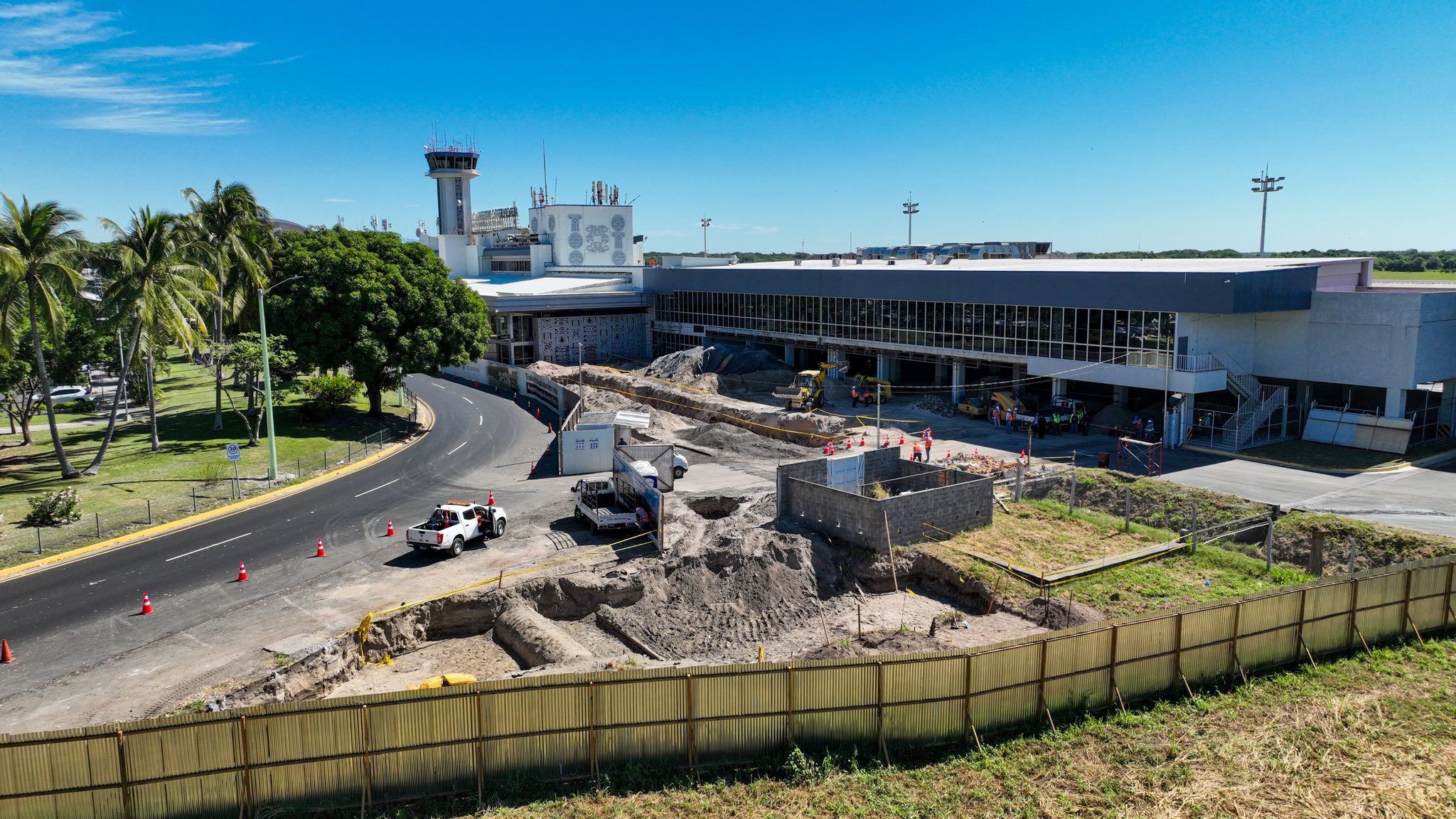 Avanzan obras de modernización en el Aeropuerto Internacional de El Salvador con la construcción de la nueva terminal. Foto: CEPASV.