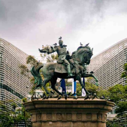 El Ministerio de Economía de El Salvador estima un cierre de 2.8% de crecimiento del PIB en 2025, impulsado por: Exportaciones +6% (enero-septiembre) Remesas +4.2% IED +12%. Foto: Fabrizzio Portillo / Pexels