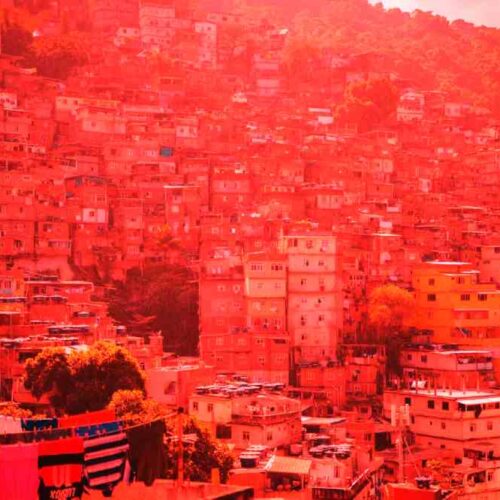 "Operação Contenção". Una operación policial en el Complexo da Penha dejó al menos 64 muertos y decenas de heridos, en una jornada marcada por enfrentamientos con el Comando Vermelho y denuncias de abusos contra civiles. Foto: Karola G / Pexels