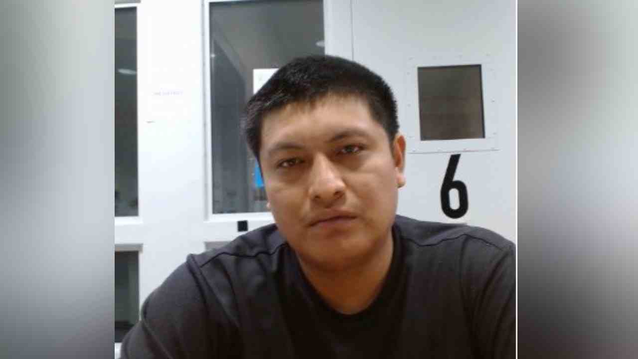 Líder pandillero buscado por homicidio agravado en El Salvador fue detenido por el ICE el 2 de octubre en Virginia, informó el DHS. Previamente, el sujeto, alias "El Calaco", había sido detenido por otro delito, pero pagó fianza y quedó libre. Foto: Cortesía