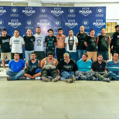 Alianza Fútbol Club condenó los actos de violencia contra aficionados del FAS y reafirmó su compromiso con la seguridad en el fútbol salvadoreño. Foto: @PNCSV.