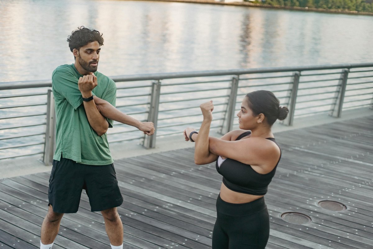 El estiramiento regular ayuda a mejorar la salud cardiovascular y prevenir lesiones. Foto: Pexels / ketut subiyanto