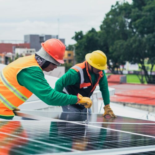 Un millón de usuarios residenciales podrían acceder a beneficios fiscales con la Ley de Energía Renovable. Foto: Pexels / Los Muertos Crew