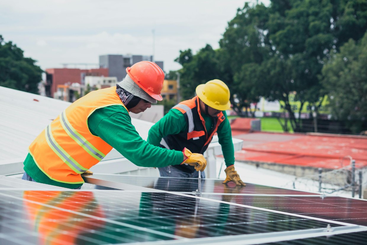Un millón de usuarios residenciales podrían acceder a beneficios fiscales con la Ley de Energía Renovable. Foto: Pexels / Los Muertos Crew
