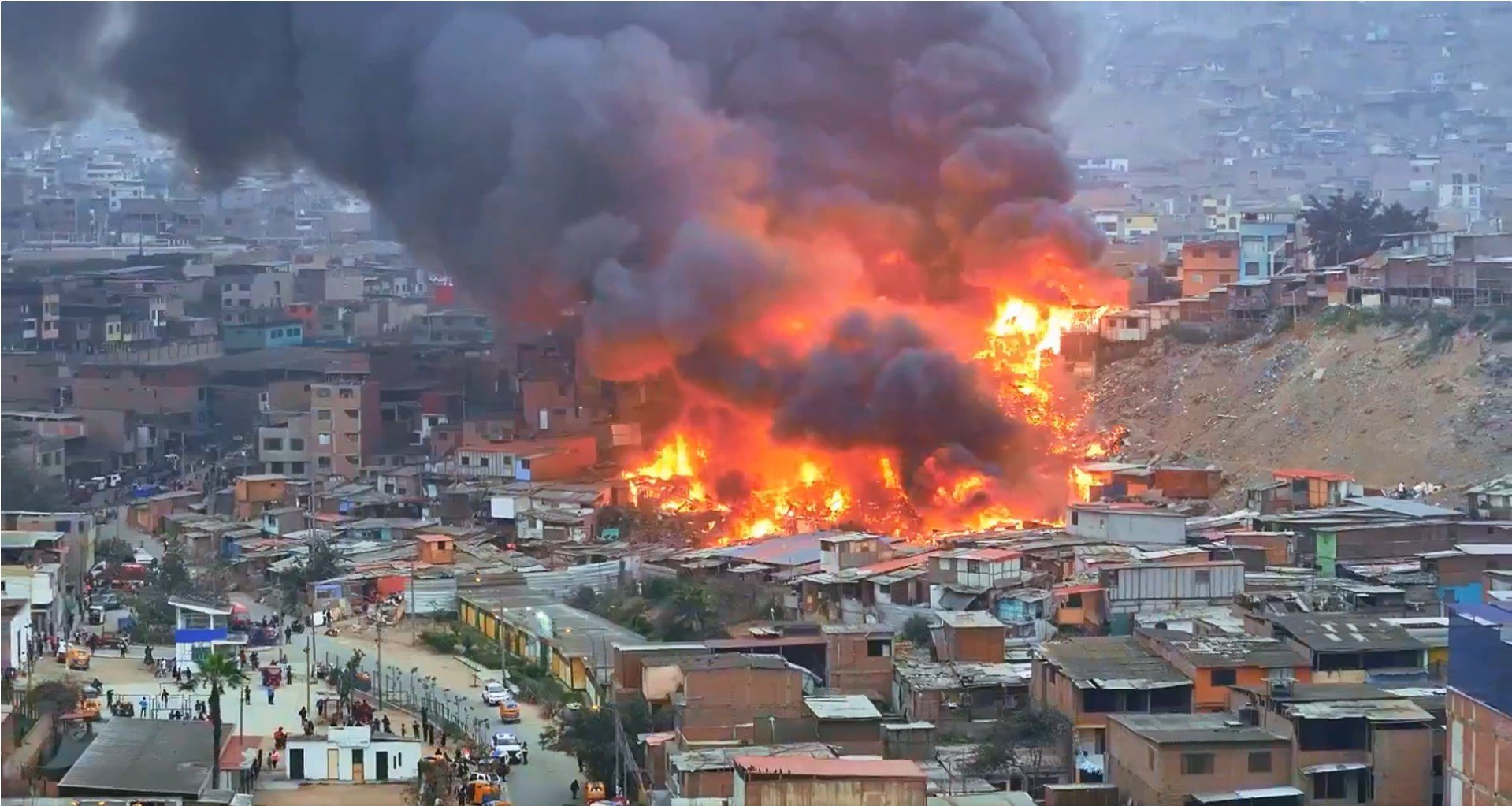Incendio de gran magnitud consume decenas de casas en San Juan de Miraflores, Lima. Foto: Cortesía.