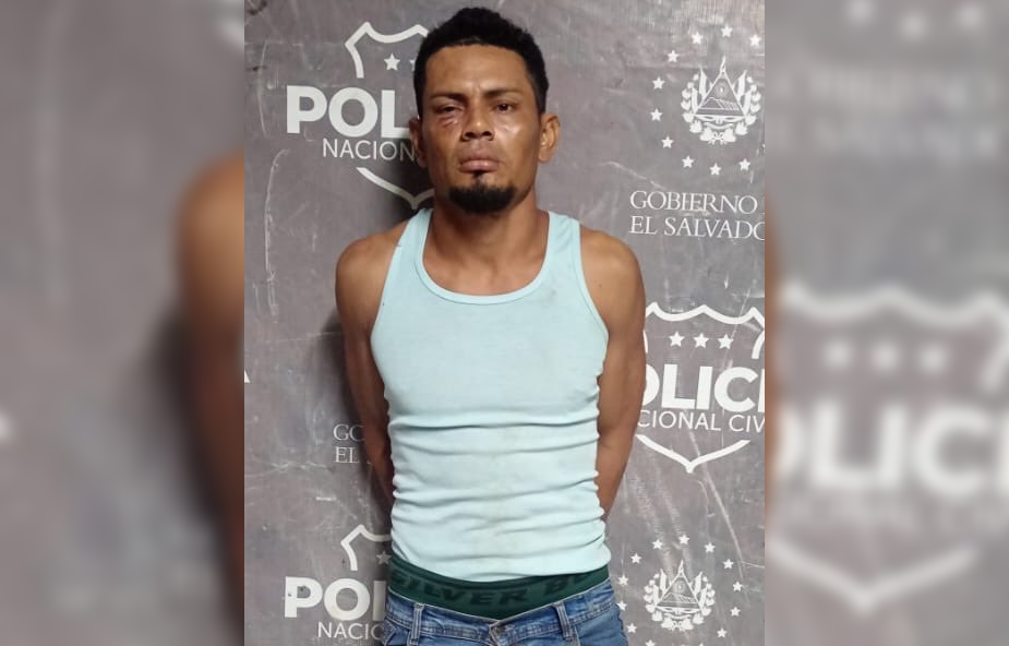 Roberto Candelario Flores Guerrero, detenido por lesionar con arma blanca a dos hombres en San Martín, San Salvador. Foto: @PNCSV.