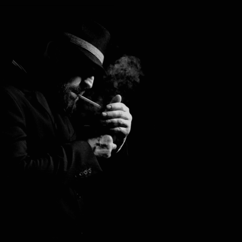 Dejar de fumar mejora la salud cerebral y reduce el riesgo de demencia, según estudios recientes. Foto: Pexels.com / Sav Ioan