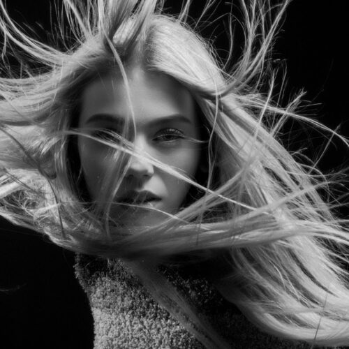 El cabello es un indicador clave de la salud general, según estudios recientes. Foto: Pexels / Alexander Krivitskiy