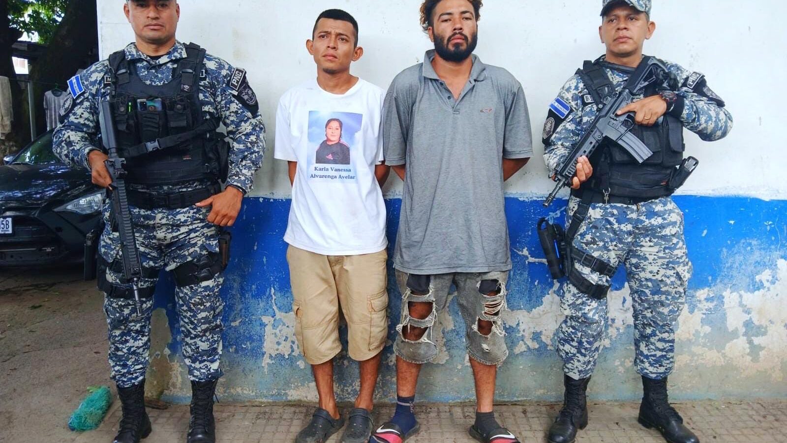 La PNC capturó a dos hombres en el cantón La Presa, Santa Ana, tras una pelea con corvo. Ambos fueron remitidos por desórdenes públicos. Foto: @PNCSV.