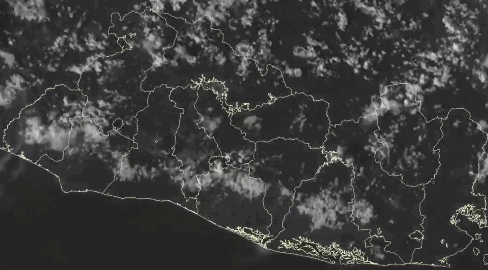 Imagen satelital muestra tormentas moderadas a fuertes en el norte de Morazán, San Miguel y Chalatenango. Foto: @MedioAmbienteSV